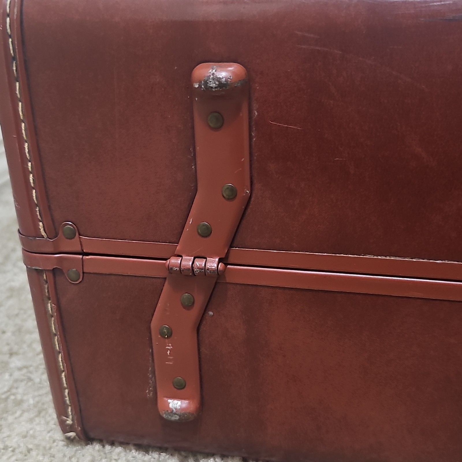Vintage Samsonite 1940s-1950s Brown Hardshell Faux Leather Suitcase with Key