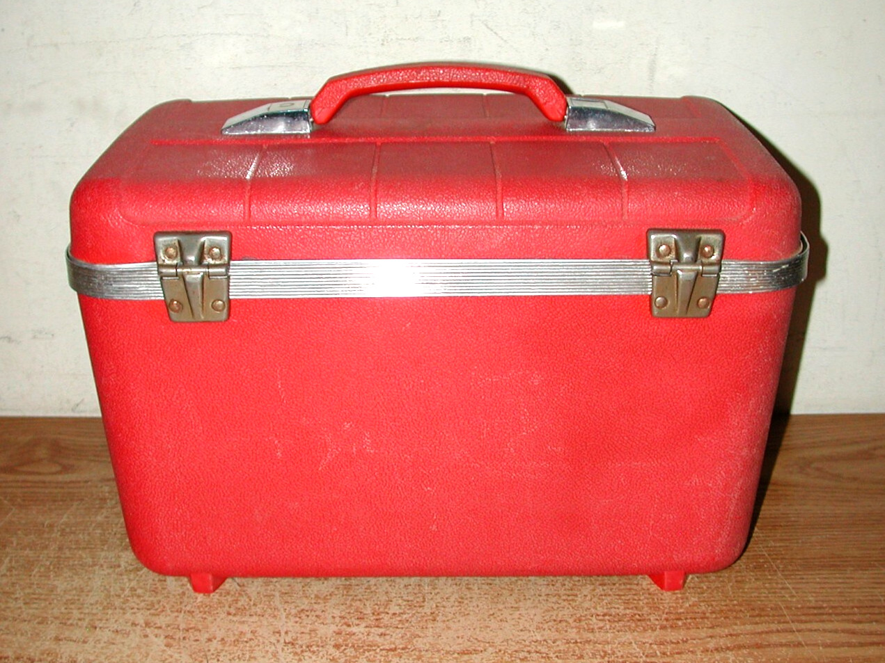VINTAGE STARFLITE RED VANITY COSMETIC TRAIN TRAVEL CASE LUGGAGE HARD SHELL