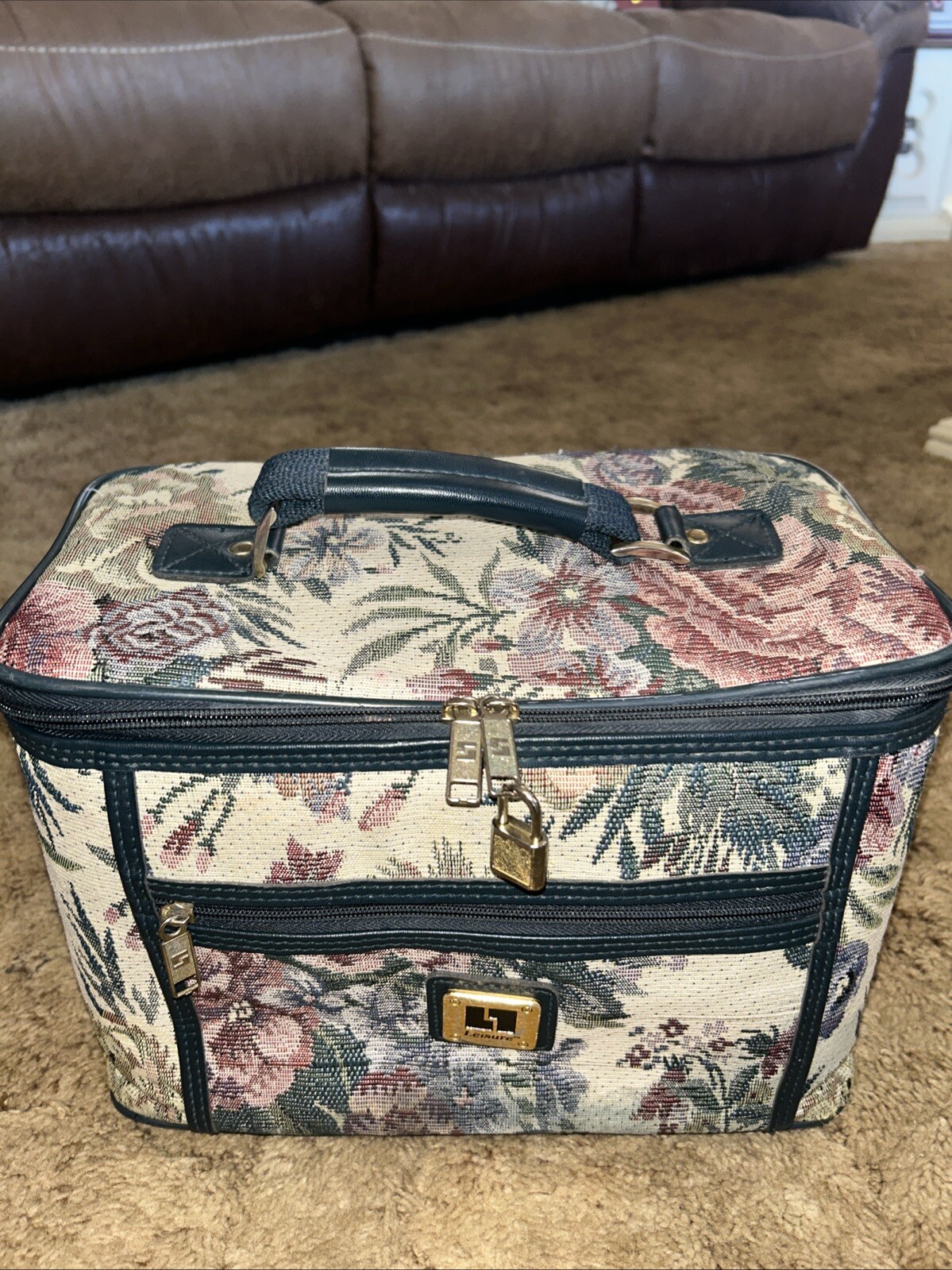 Vintage Leisure International Luggage Carry on Train Case Makeup Travel