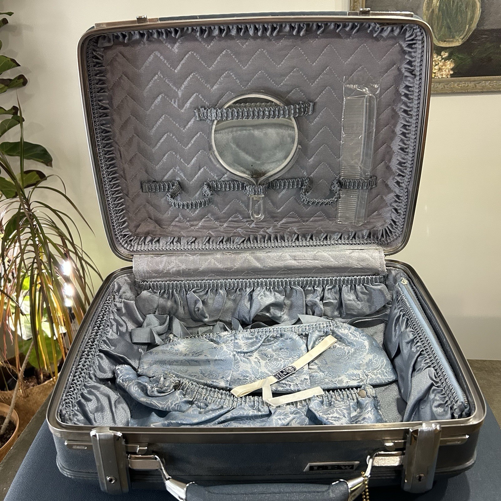 Vintage Lot 2 American Tourister Hard Shell Luggage Set W/Inside Accessories Tag