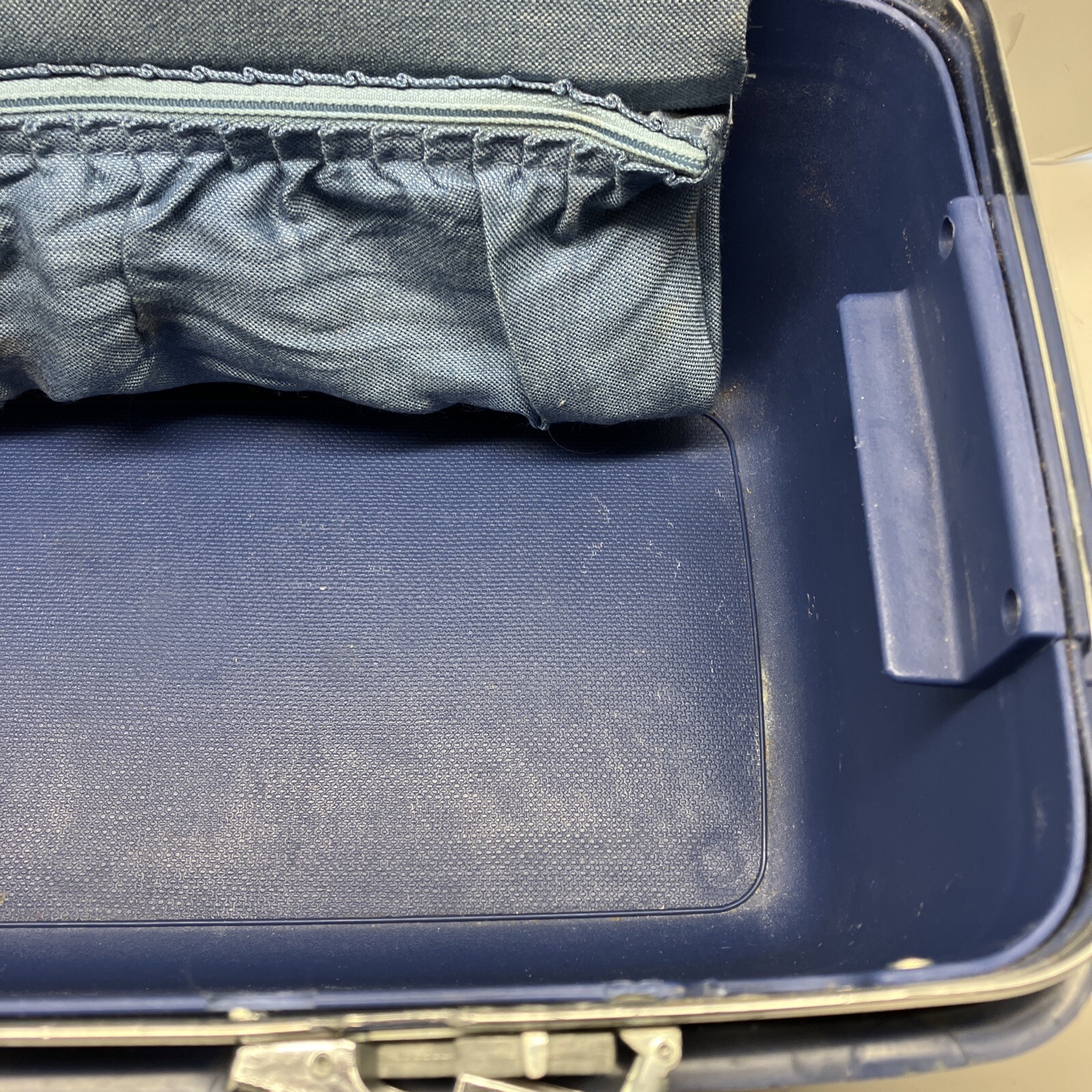 samsonite concord Make Up Case With Key Mirror And Tray