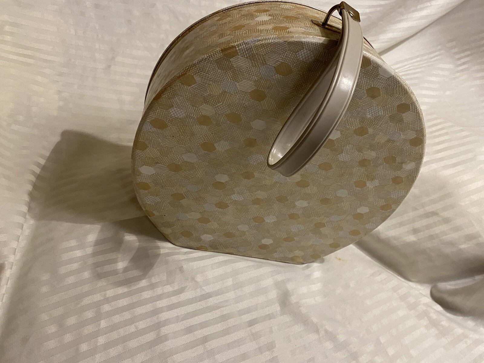 Vintage HAT BOX Travel Luggage Suitcase ROUND Pearl Tan Bag Train Case Carry On