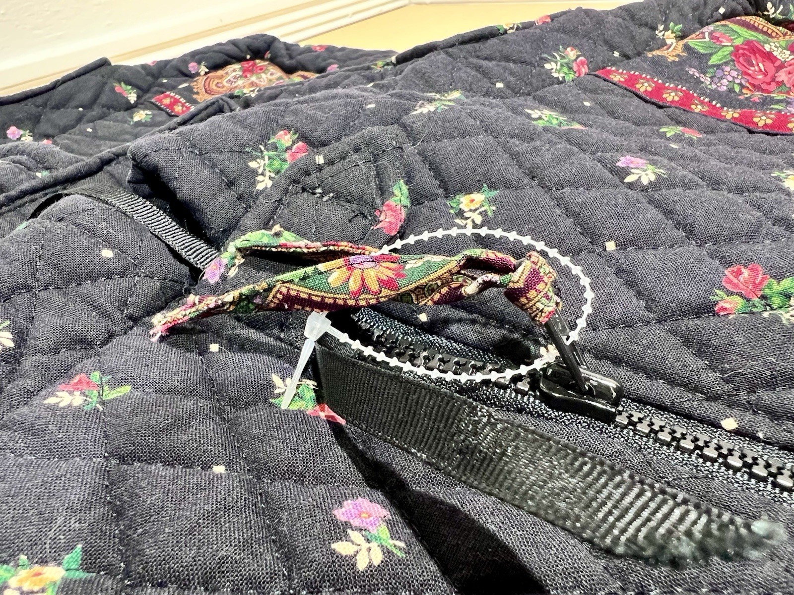Vera Bradley Vintage Garment Bag 1997 Full Length Petit Point Great Condition