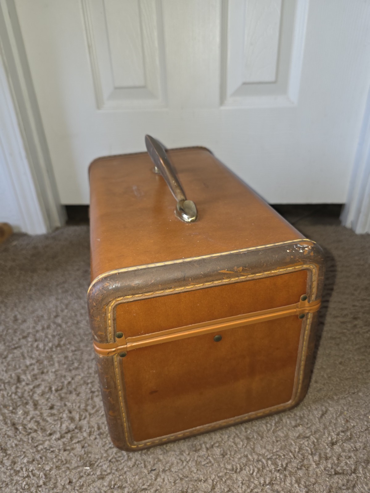 Vintage Samsonite Train Luggage W/Key Style 4612