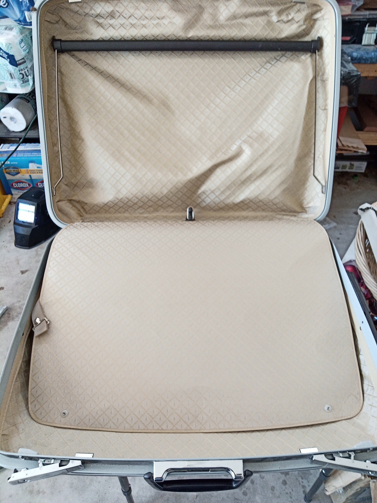 Vintage Retro Samsonite Silhouette Suitcase 25″x 19″ x 9″ RETRO LUGGAGE (No Key)