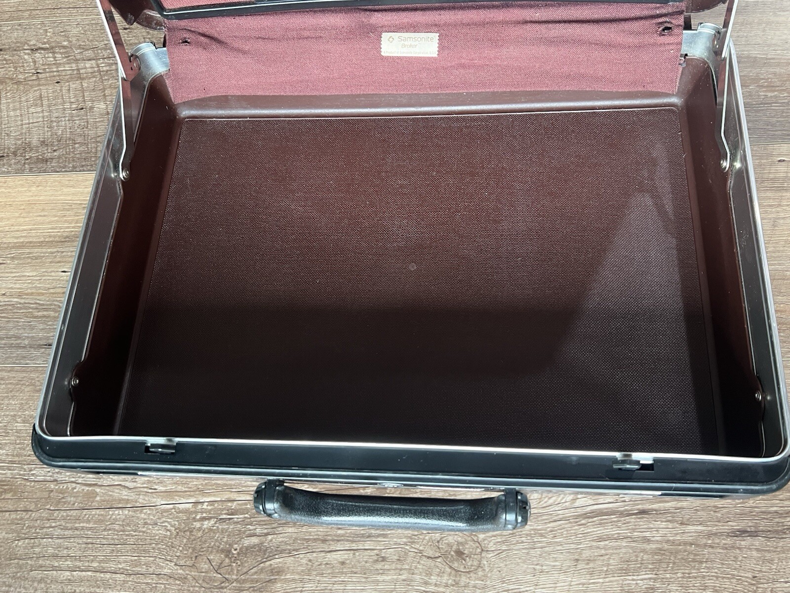 Vintage Samsonite Broker Briefcase Hard Shell Scuff Marks No Key Alignment Off