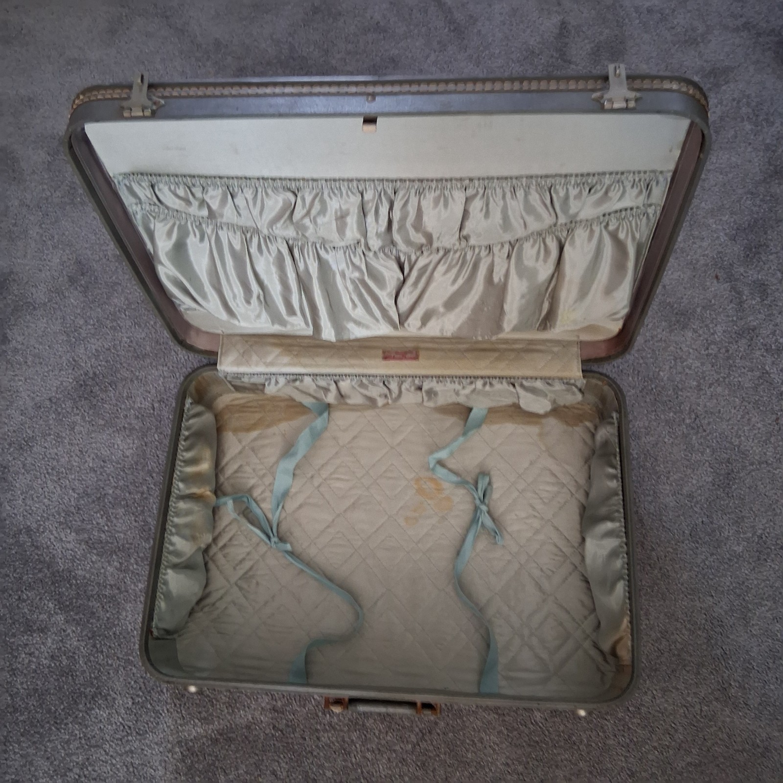 Vintage 1950s US Trunk CO Hardside Travel Suitcase Lined w Logo Accent