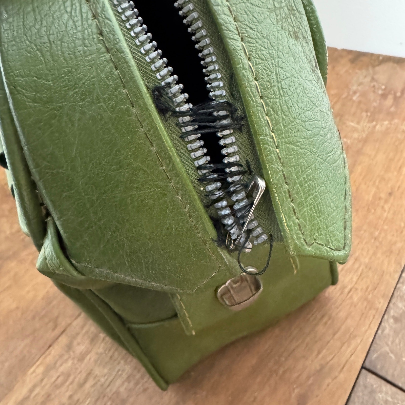 Vintage Samsonite Silhouette Denver, CO Green Zipper Carry-on Train Bag Handles