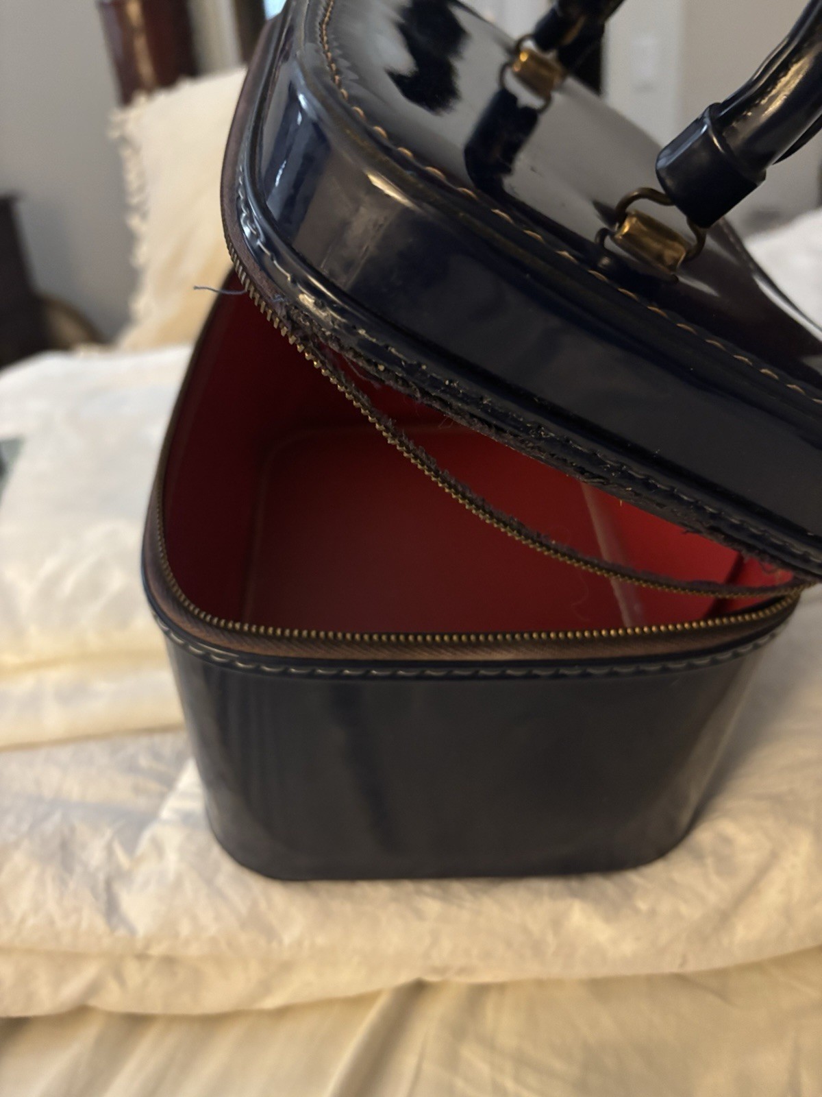 Vintage patent leather Cosmetic bag from The 50s With Mirror Retro