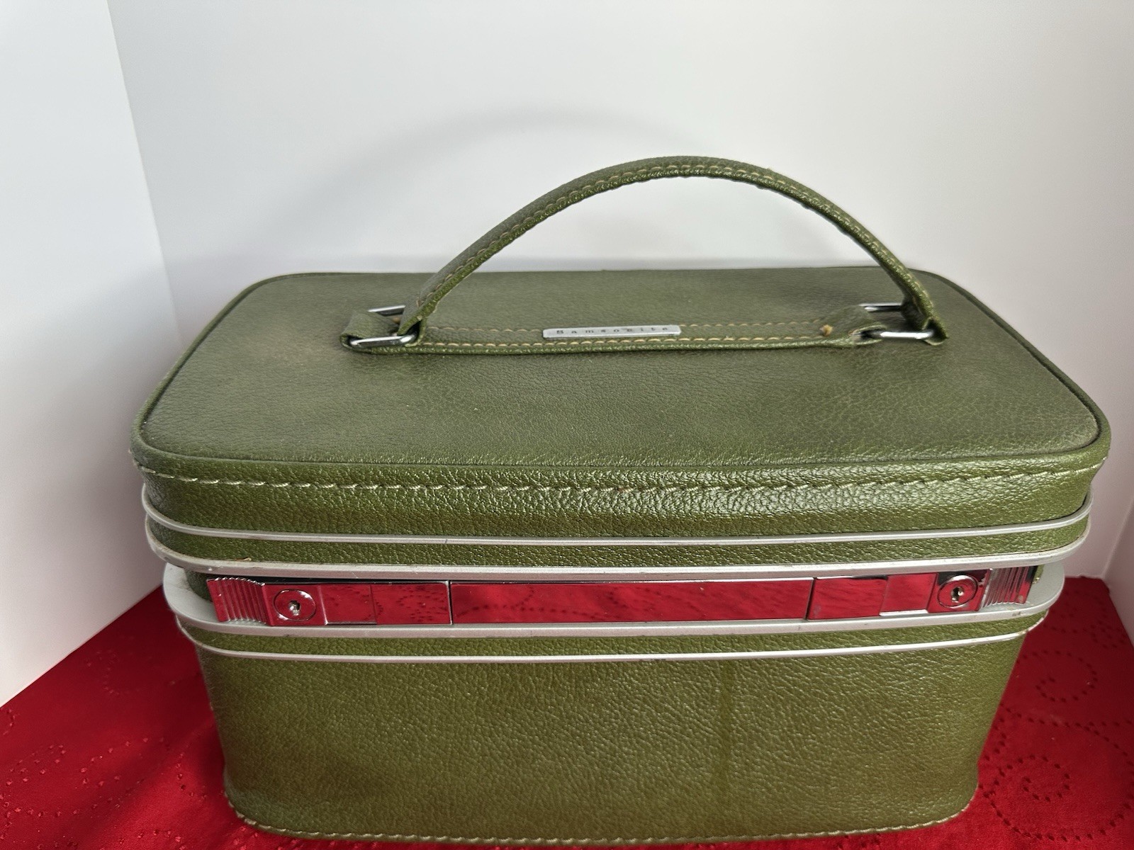 1970s Samsonite Fashionaire Avocado Green Royal Traveller 15x8x8″ Makeup Case