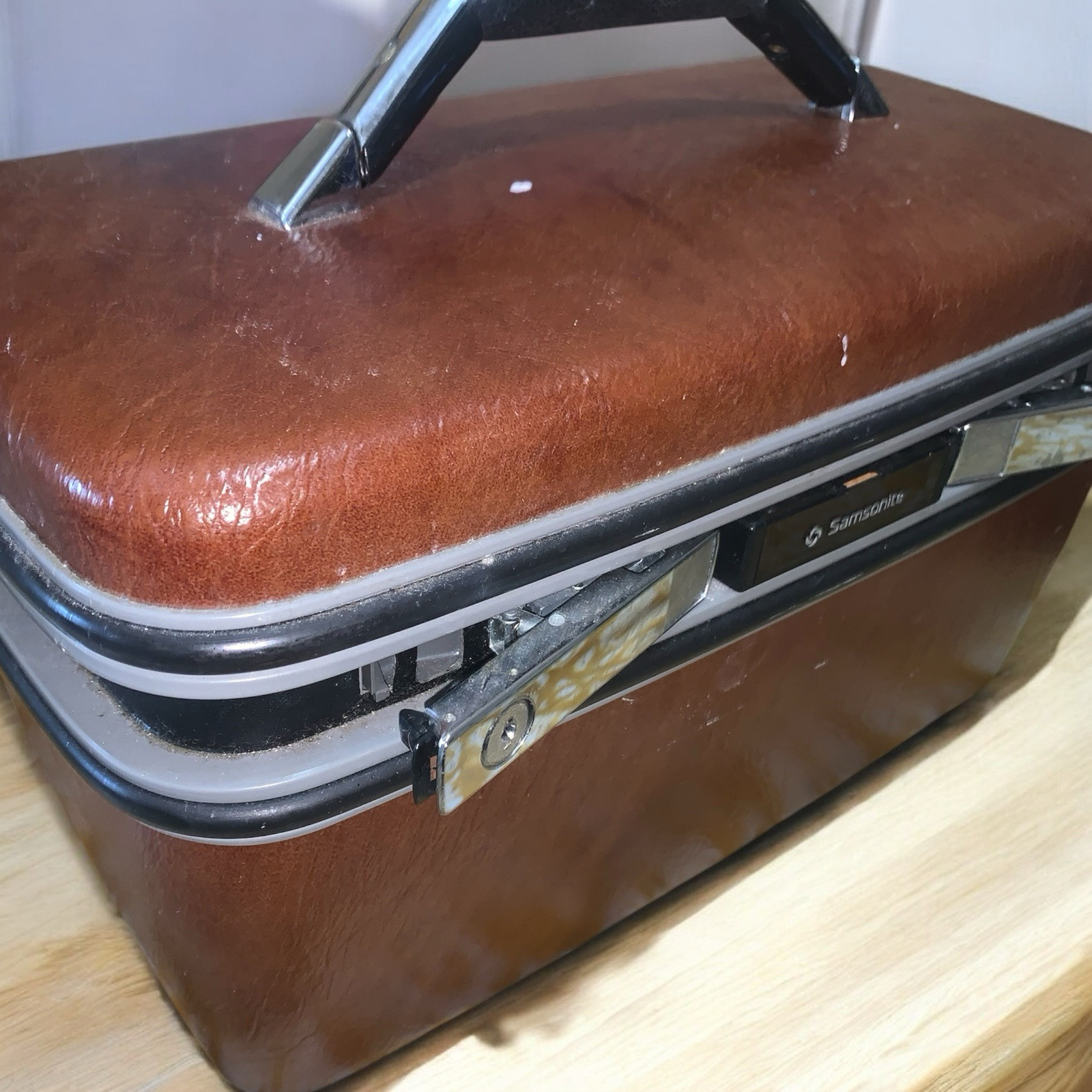 SAMSONITE SILHOUETTE BURGUNDY Vintage Retro Cosmetic Train Case Tray Mirror