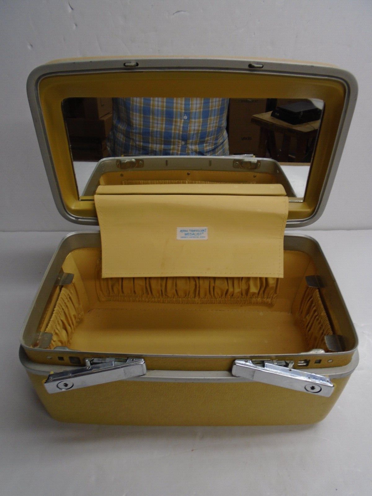 Vintage MCM SAMSONITE “ROYAL TRAVELER MEDALIST” GOLD MAKE-UP CASE w/MIRROR,CLEAN
