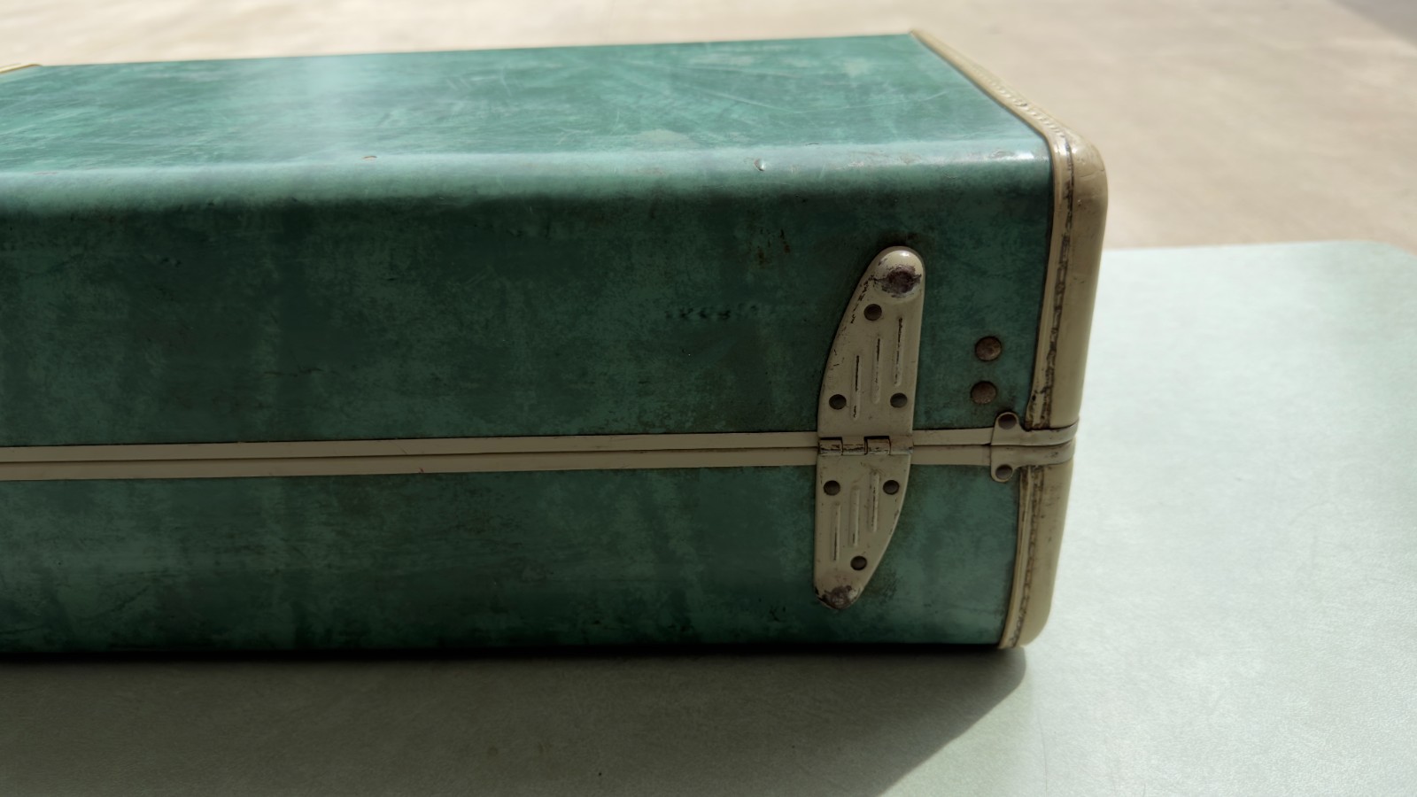 Vintage Samsonite 21″ Suitcase Bermuda Green Marbled with key by Shwayder Bros