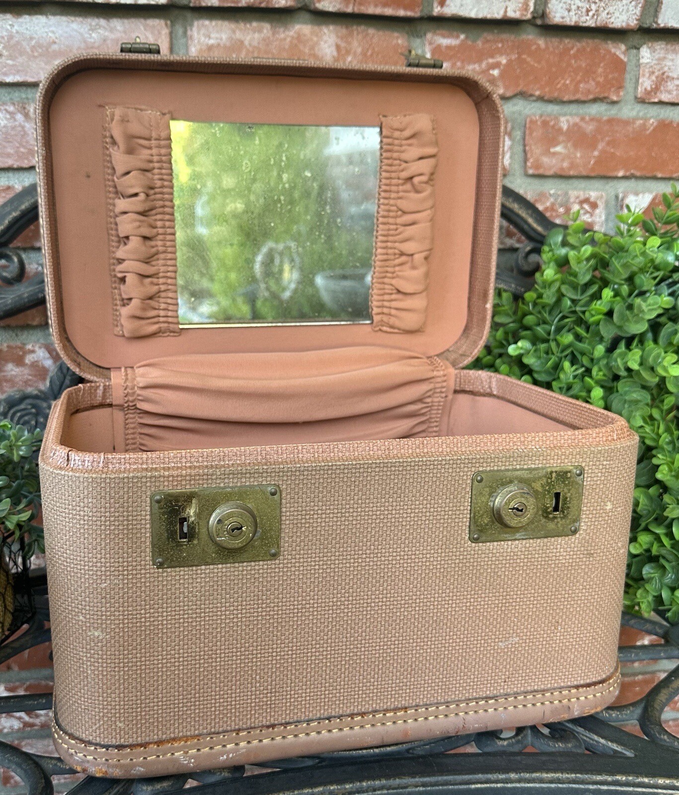 Vintage Amelia Earhart Train Case; Peach Tan; Drk Peach Int W/Mirror;Locks W/Key
