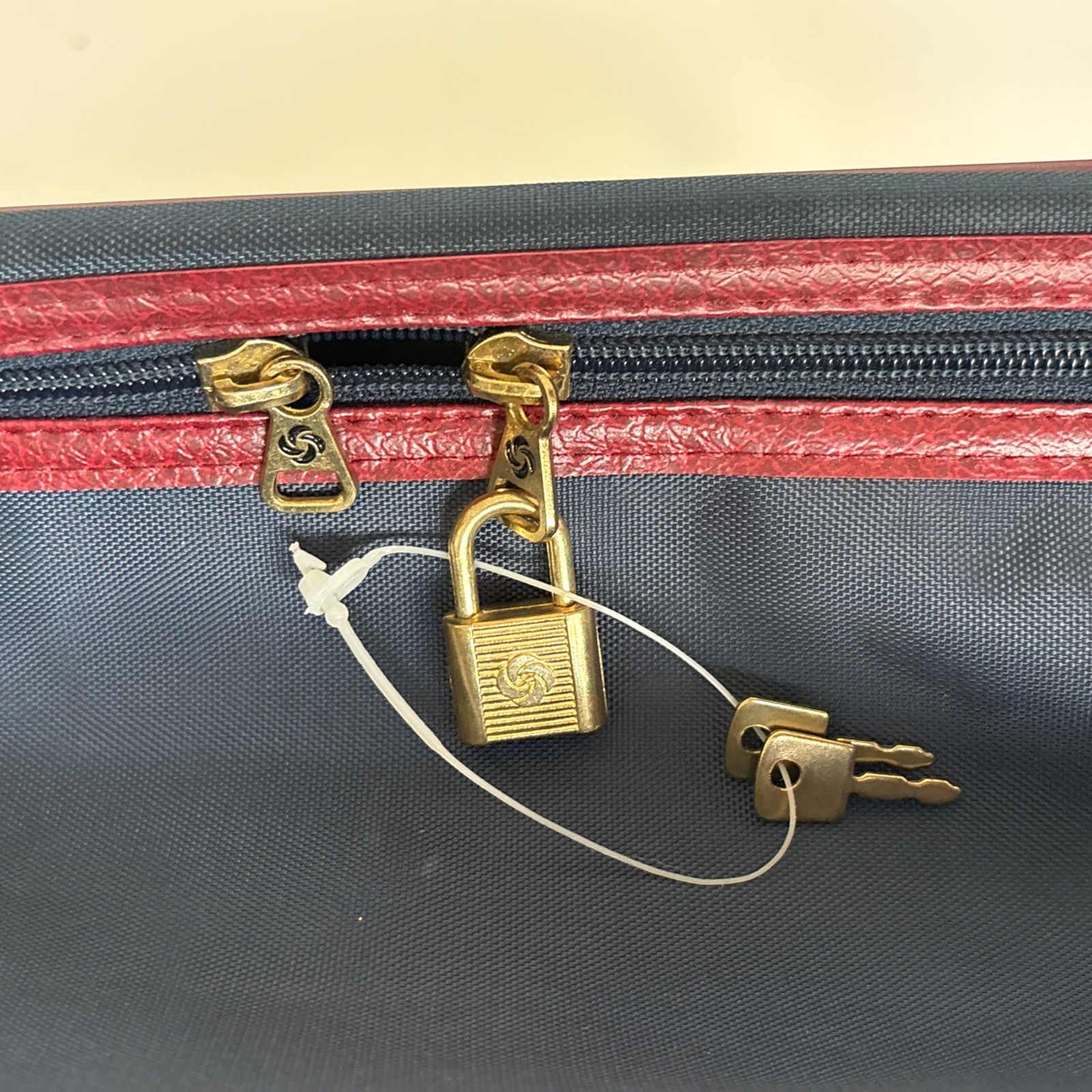 Vintage Mint Cond. 1980’s Samsonite 22″ Carry-On Suitcase Bag Luggage Navy Blue