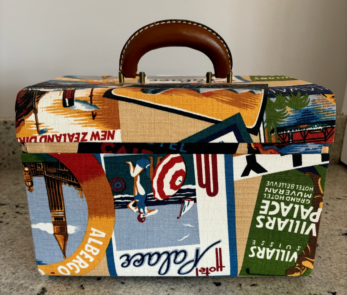 Vtg World Traveler Hard Luggage Makeup Cosmetic Case “9Wx”12 L x”9H Mint