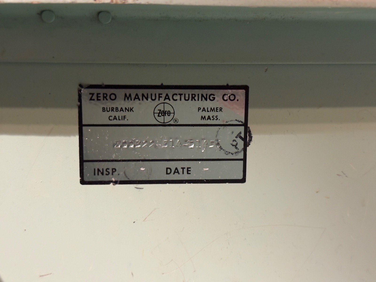 Vintage Zero Manufacturing Aluminum Case 32x20x17 Wheeled Green Industrial Trunk