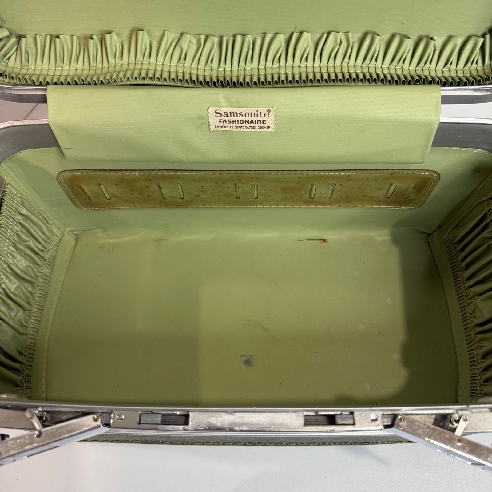 Vintage 1960s Samsonite Fashionaire Green Train Case Cosmetic Makeup Travel Case