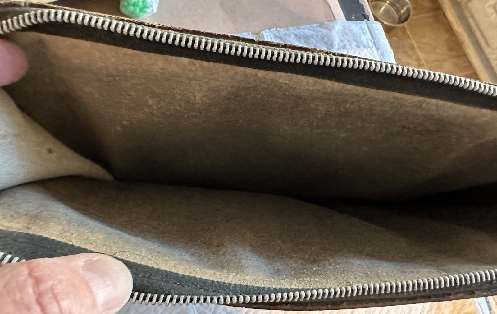 Vintage 11″ x 16″ Leather Zipper Close Portfolio Case Made by Berlad Ltd Israel