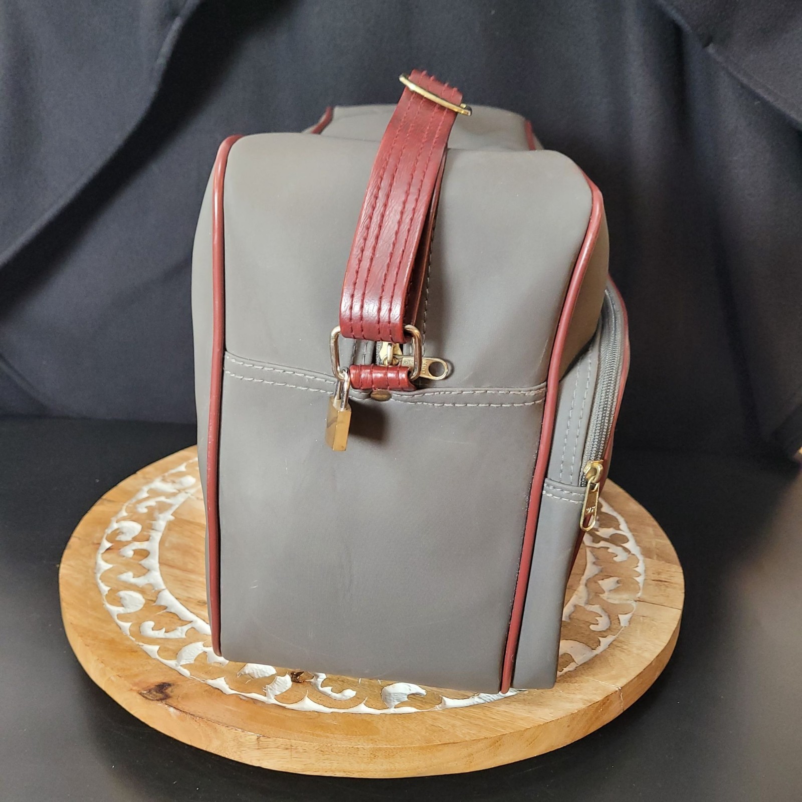 Vintage Monarch – Holiday Travel Bag Gray & Red Faux Leather Adjustable Strap