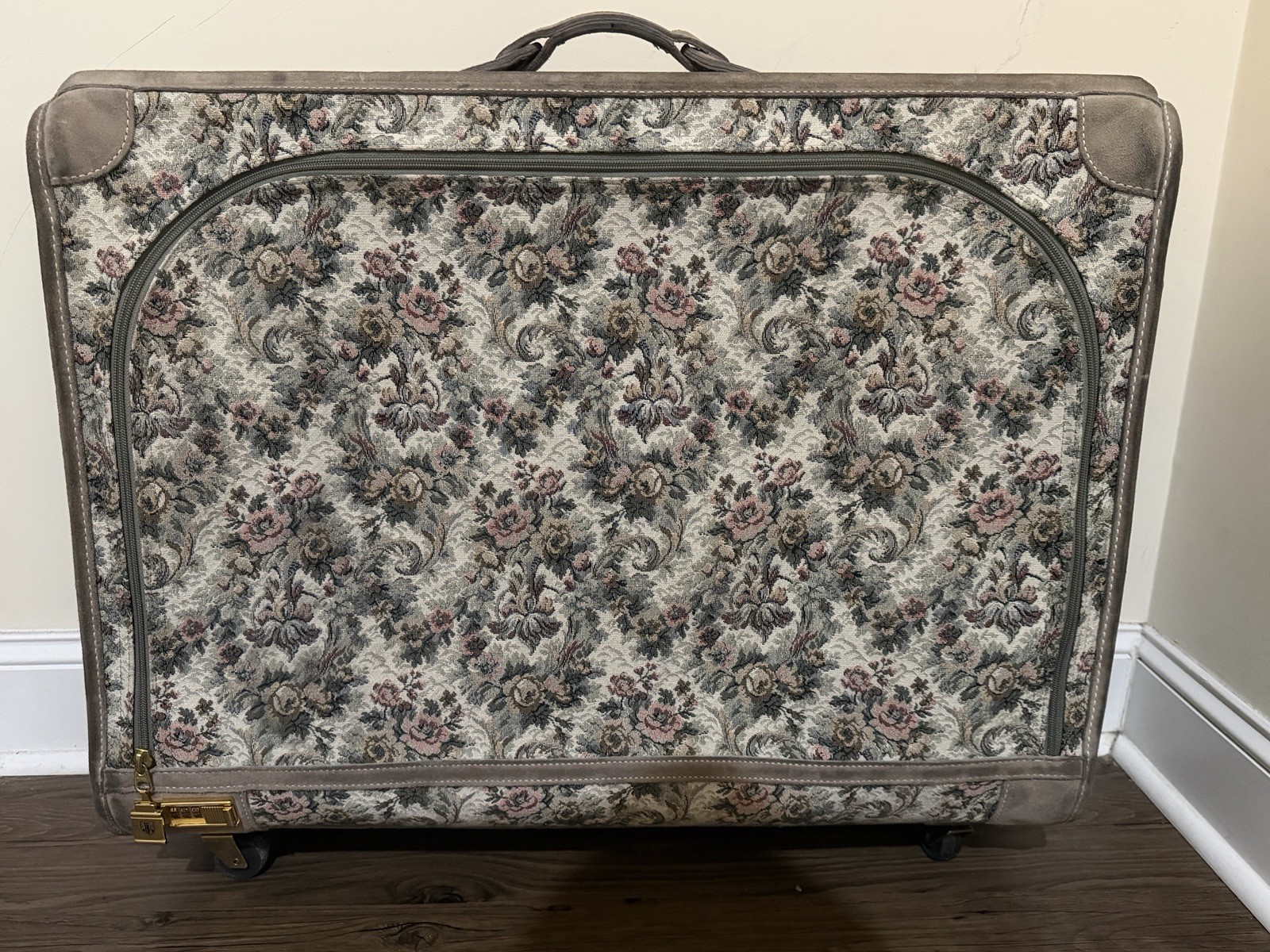 Vintage French Luggage Co Rose Gray 28” Pullman Suitcase