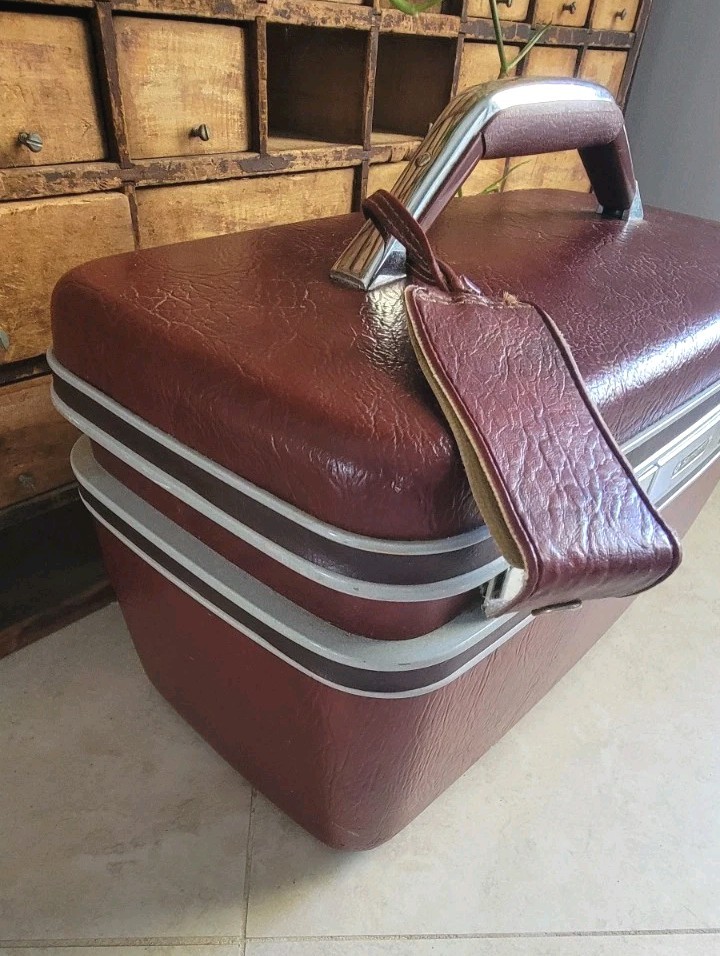 Vintage Burgundy Samsonite Silhouette Train Case With Tag & Adjustable Mirror