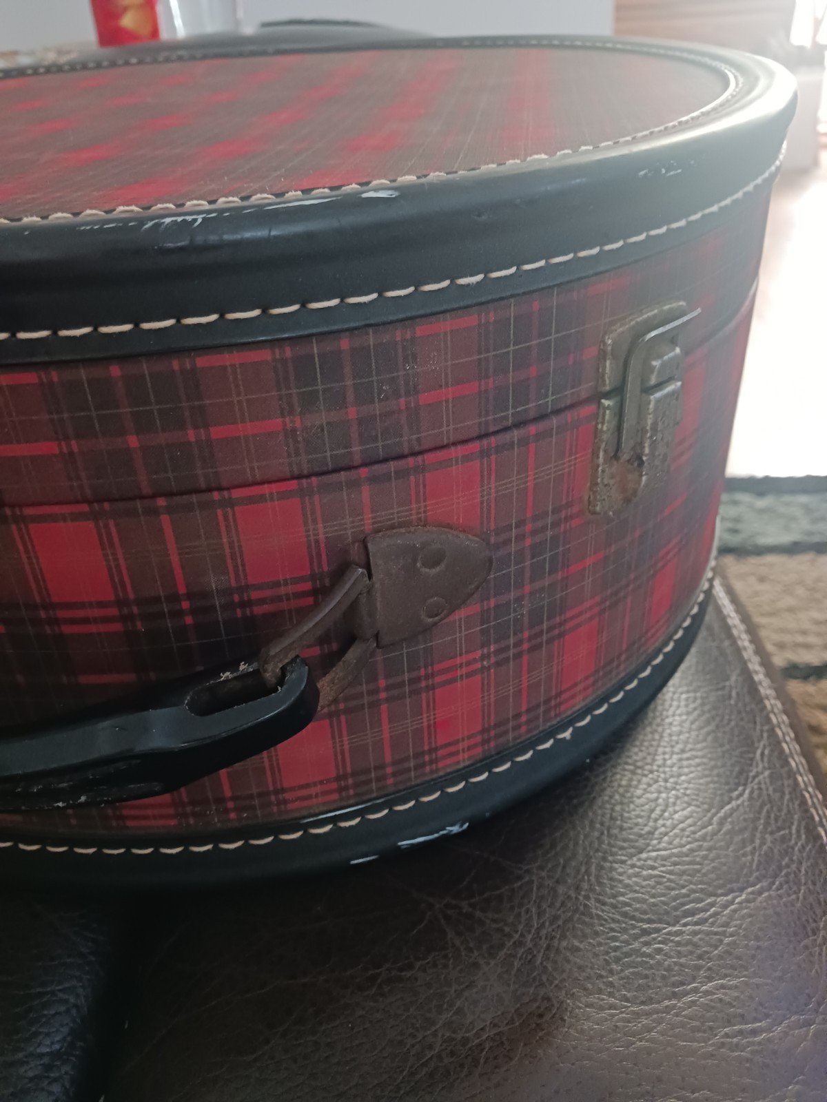 RARE Vintage Plaid Hat Box Train Case Luggage SINGER First Award Tartan