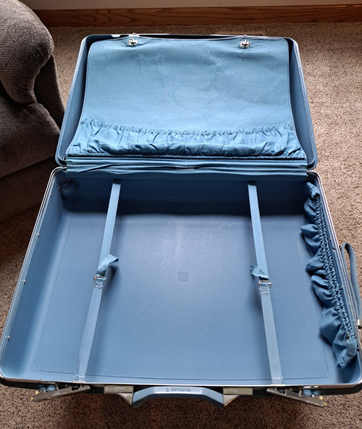 SET OF 2 1970s SAMSONITE ROYAL TRAVELLER MONTEBELLO II SUITCASES BLUE