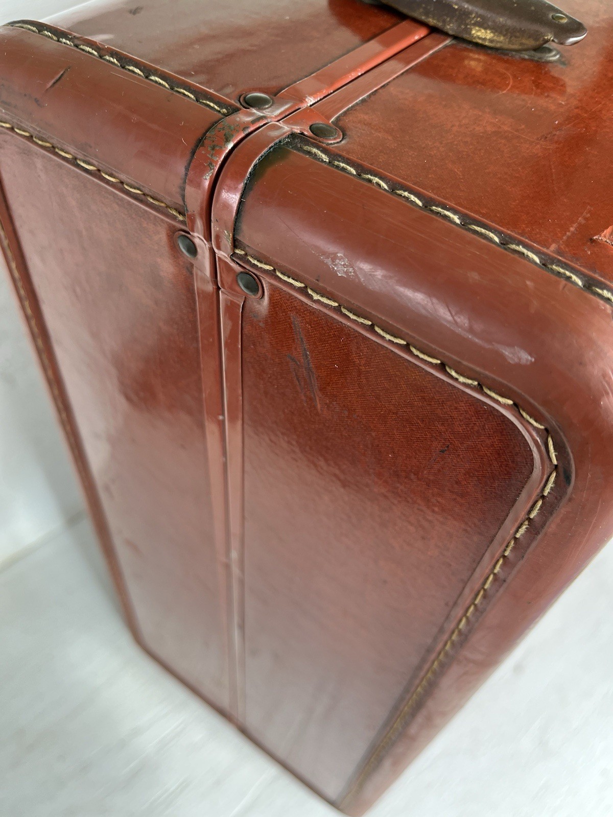 Vintage Brown Hard Shell Samsonite Suitcase Metal Locks Violet Fabric Interior