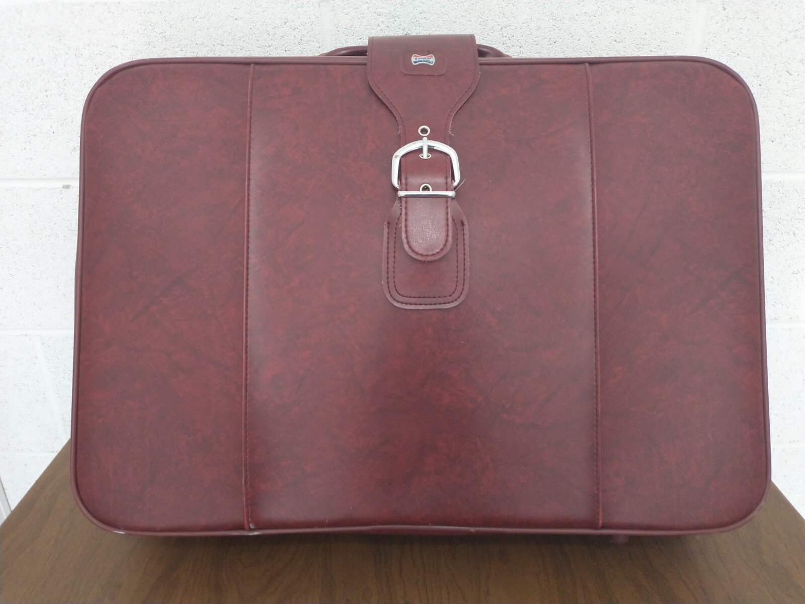 American Tourister Vintage Red Faux Leather 4 Piece Luggage Set 24×17 to Clutch