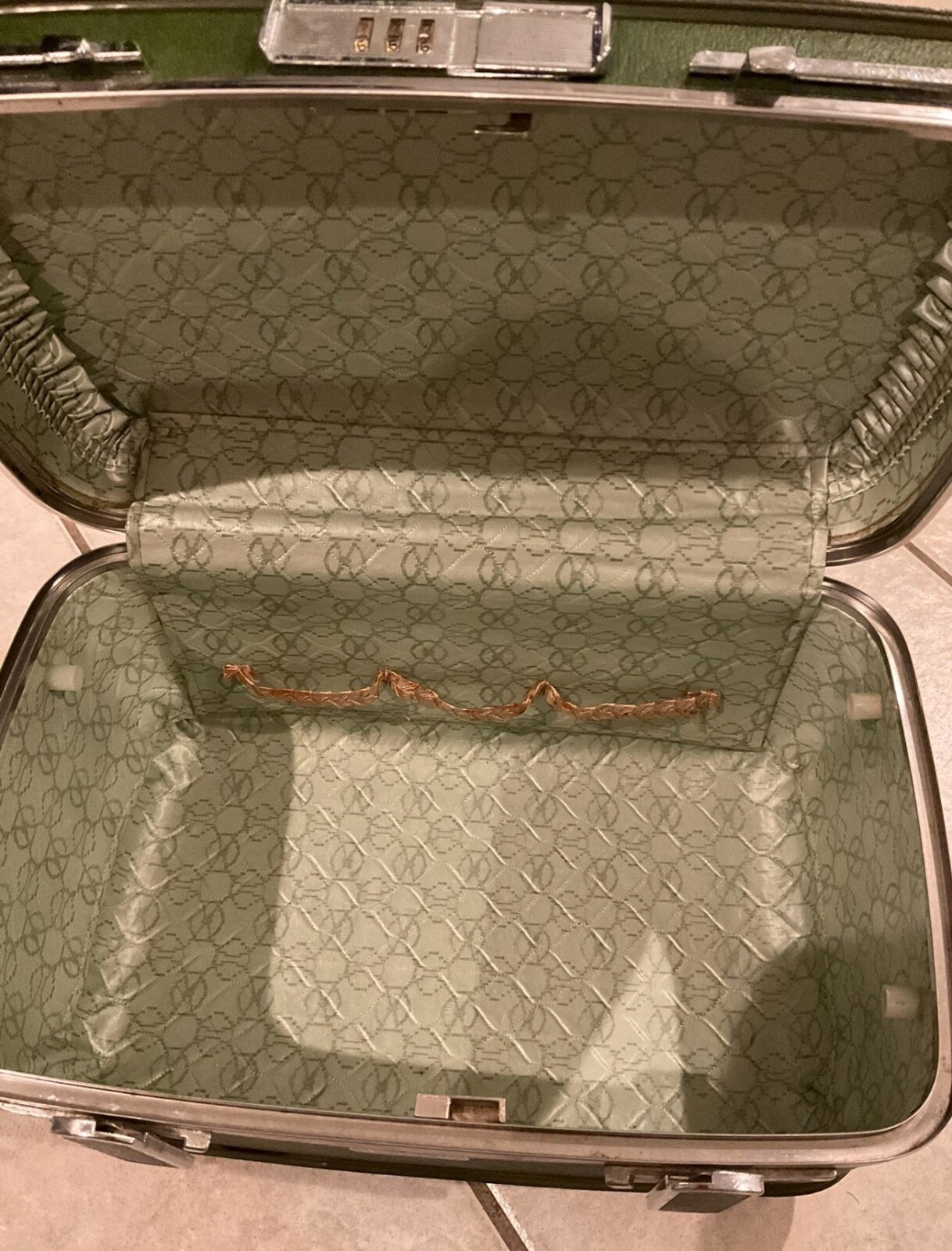 VTG 1970s ESCORT American Luggage Vanity Train Case Avocado Green-read below