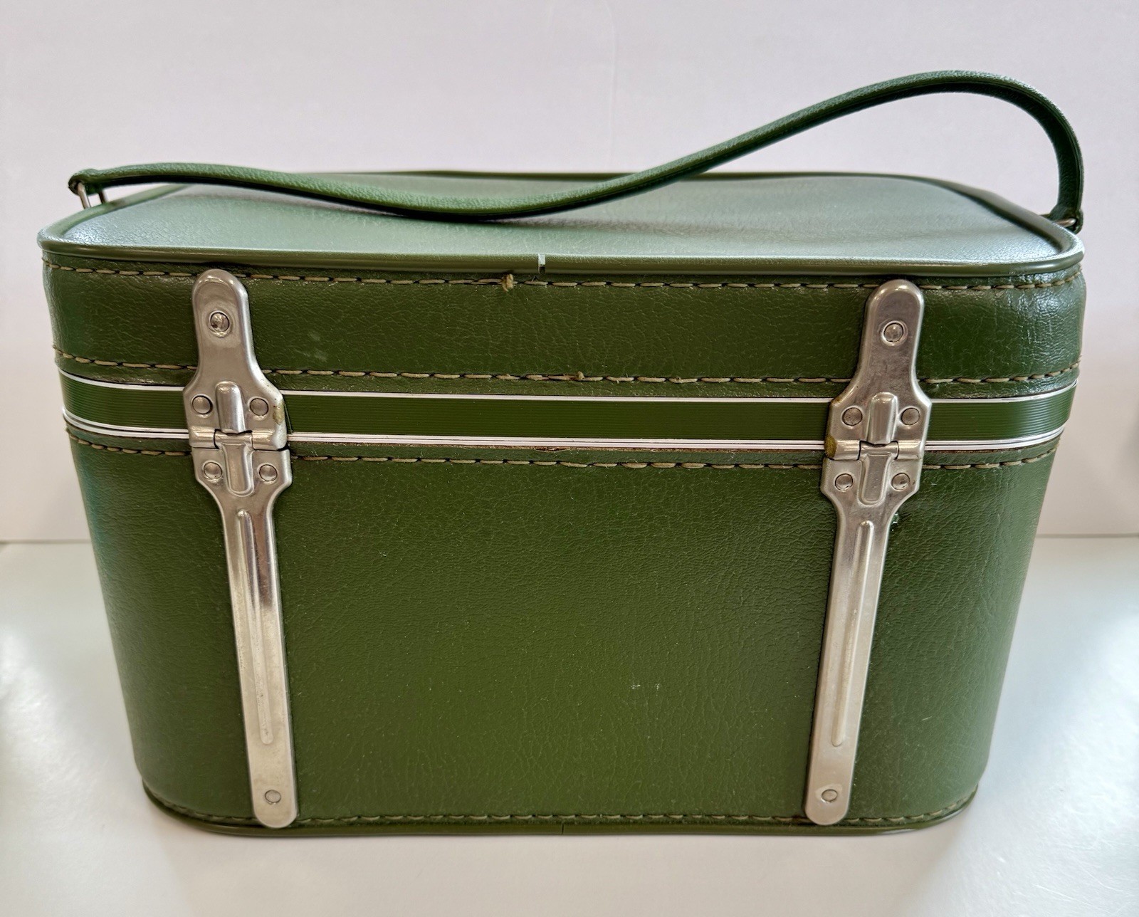 VTG Sears Featherlite Train Case Avocado Green Mid-Century Mod Mirror Luggage