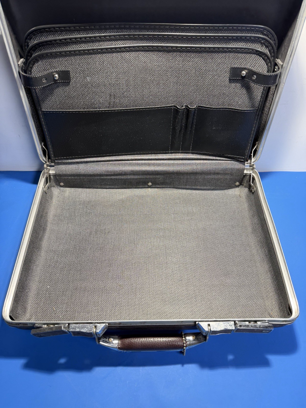 Vintage American Tourister Hard-Shell Briefcase Attache Case Brown – No Key