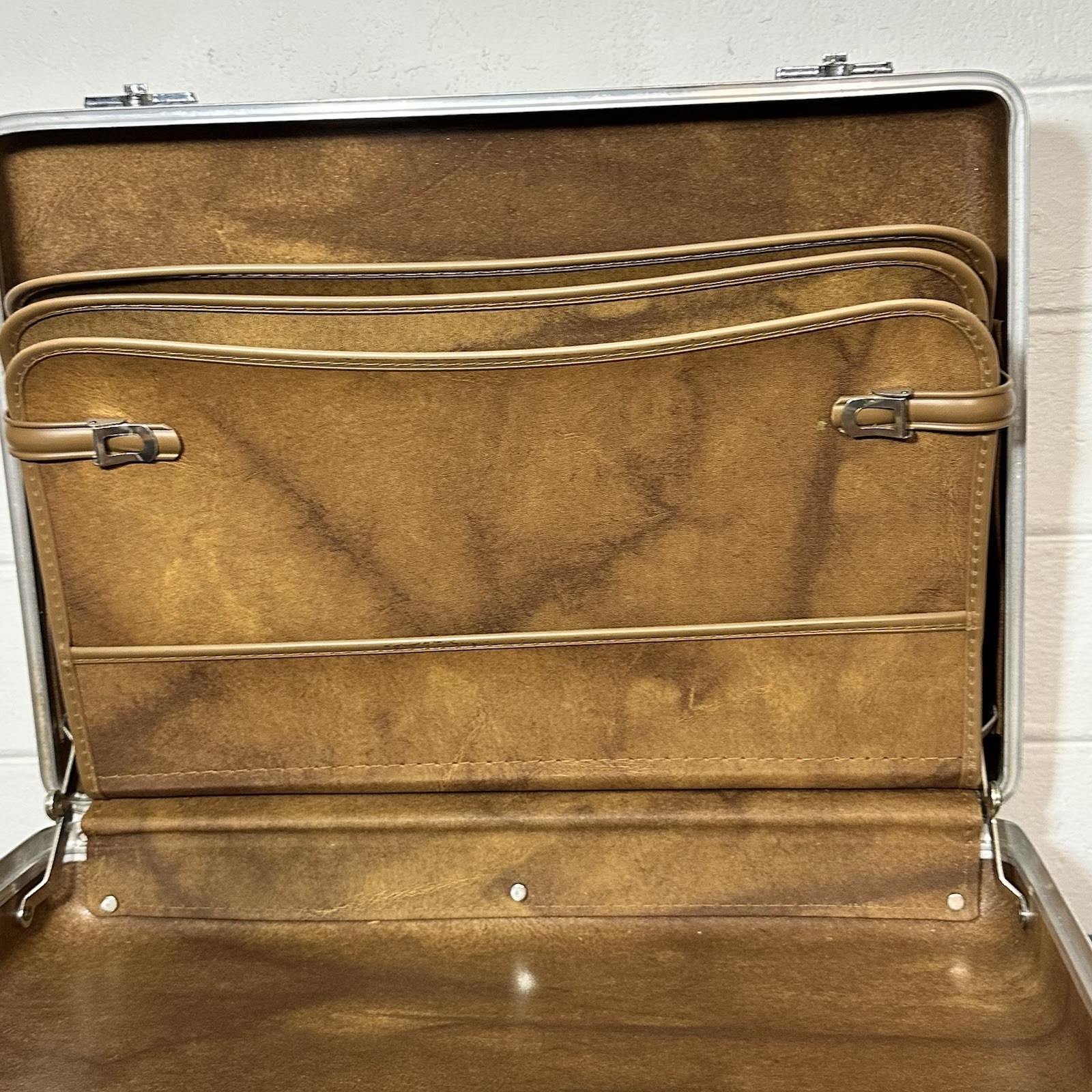 VTG MCM 1960s American Tourister Escort Brown Attaché Briefcase 18x13x5” +KEY