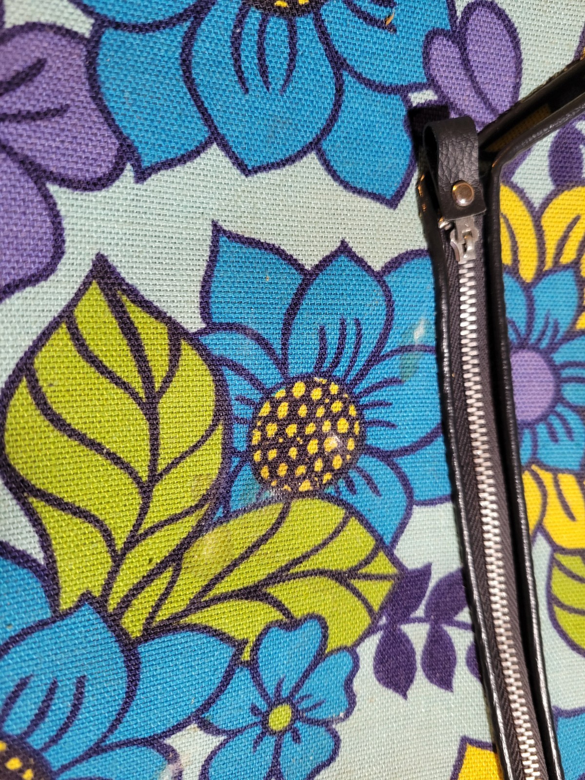 vintage 60s 70s floral suitcase With Key 15x10x4 Great Condition