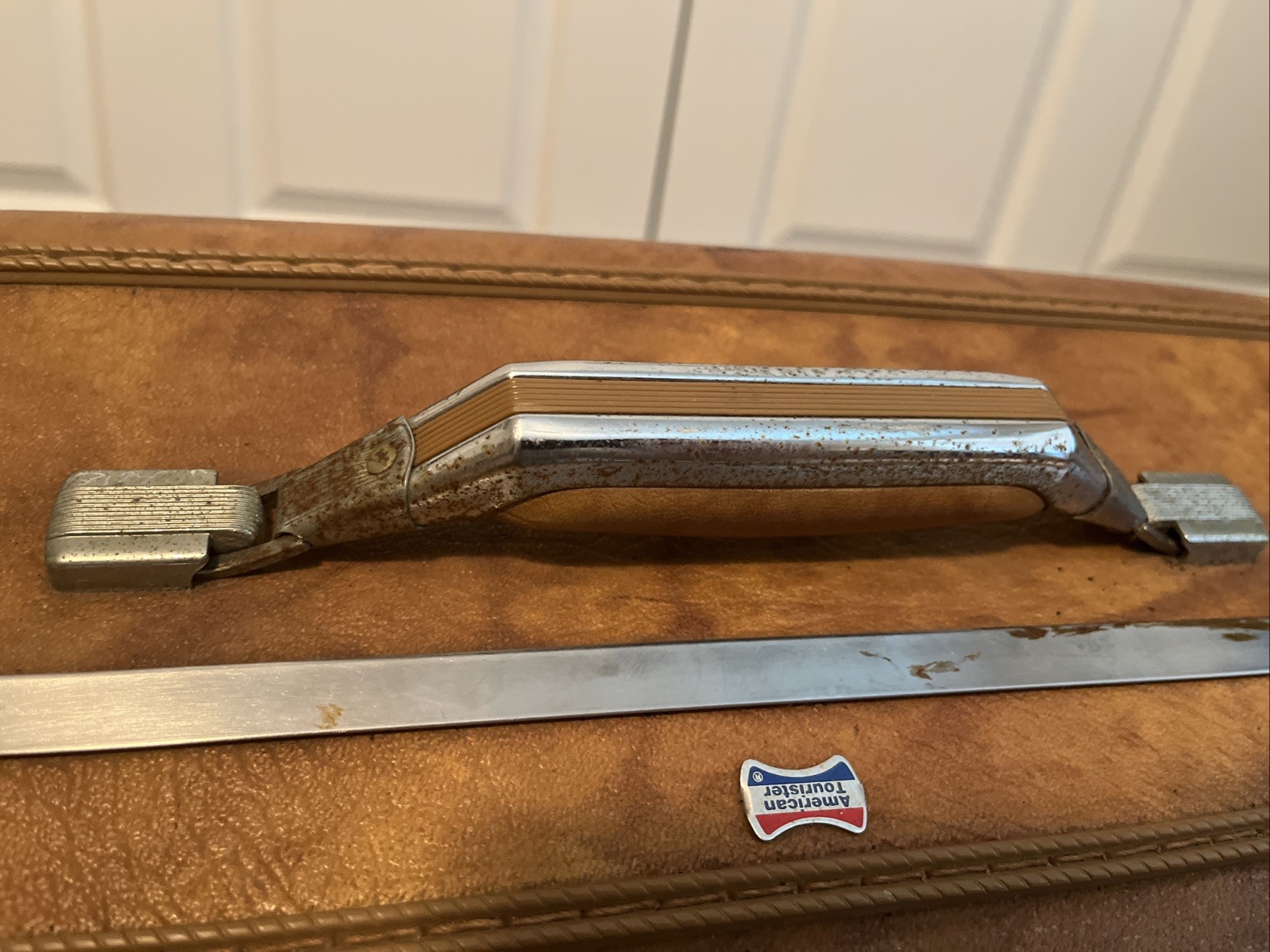 Vintage American Tourister Escort Suitcase With Keys