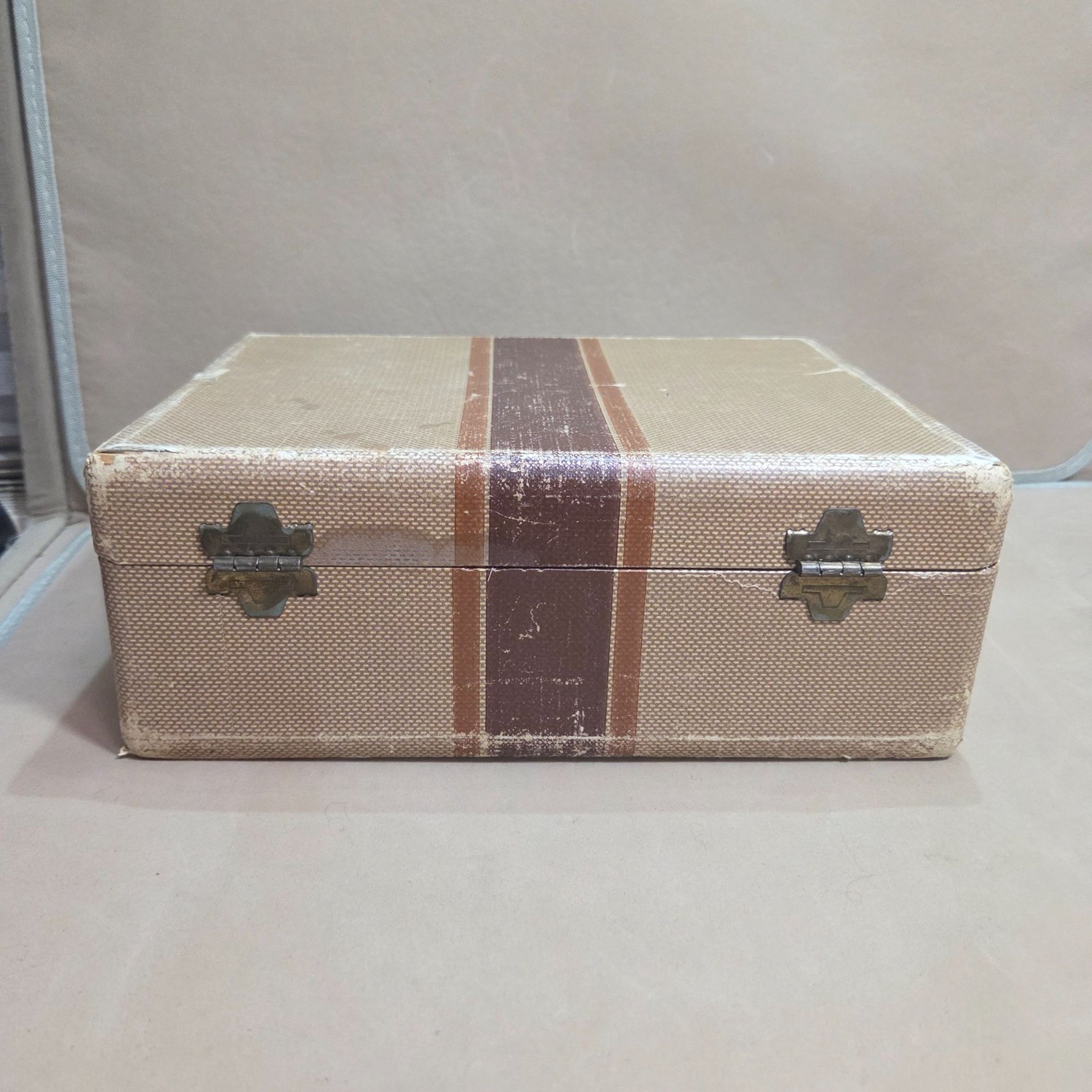 Vintage Beige Travel Case With Handle & Pockets