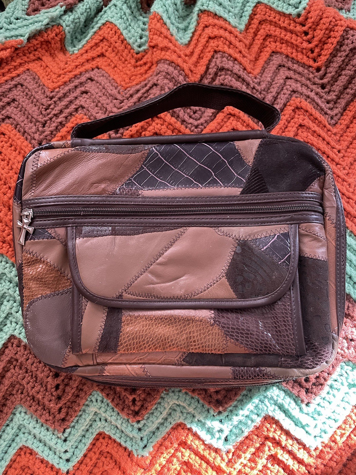 Vtg Travel bag Patchwork Leather Large Cross Zipper Pull