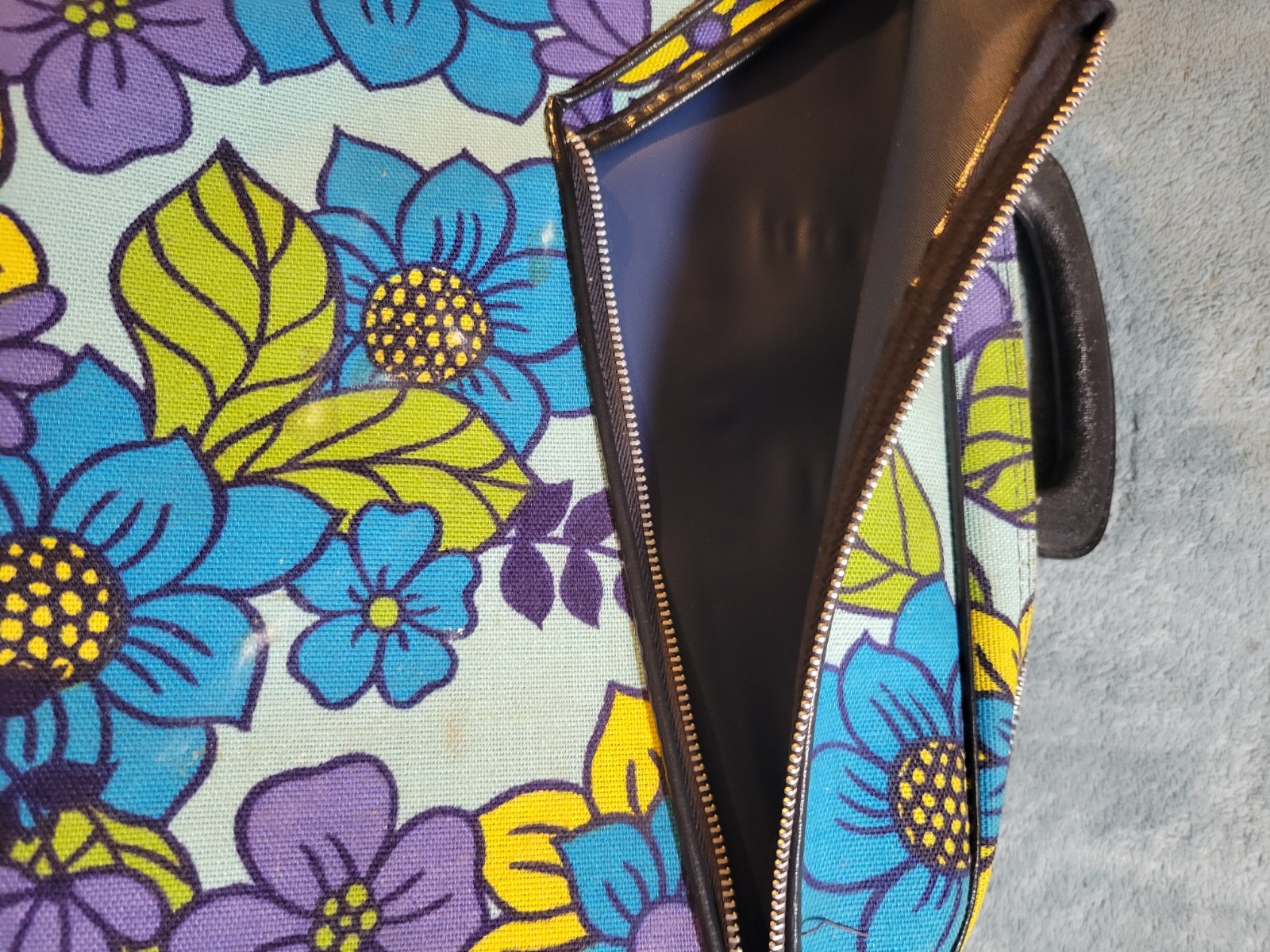 vintage 60s 70s floral suitcase With Key 15x10x4 Great Condition