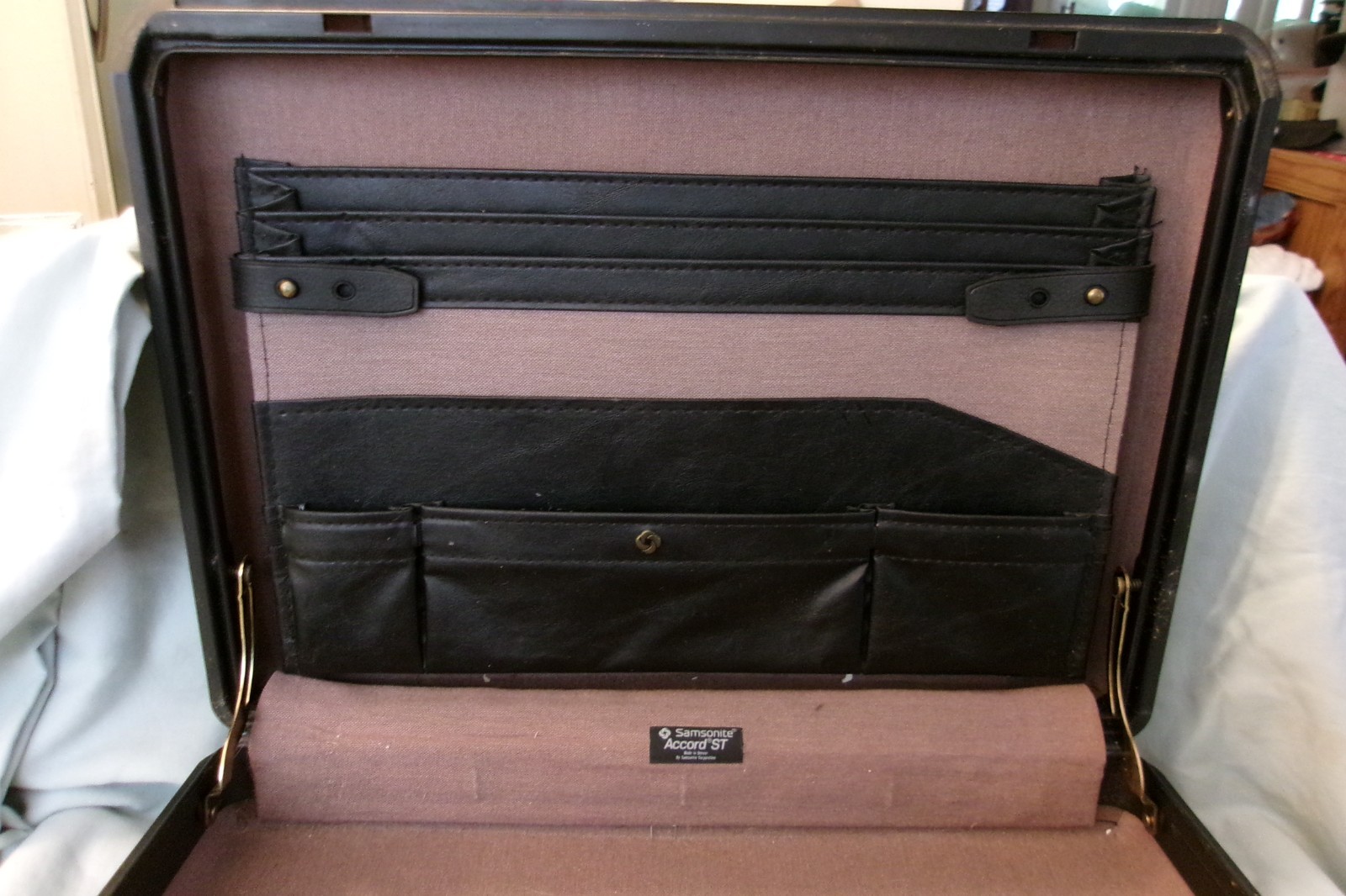 VTG Samsonite Accord ST Brown & Black Hard- Shell Briefcase 1980s Combo Lock