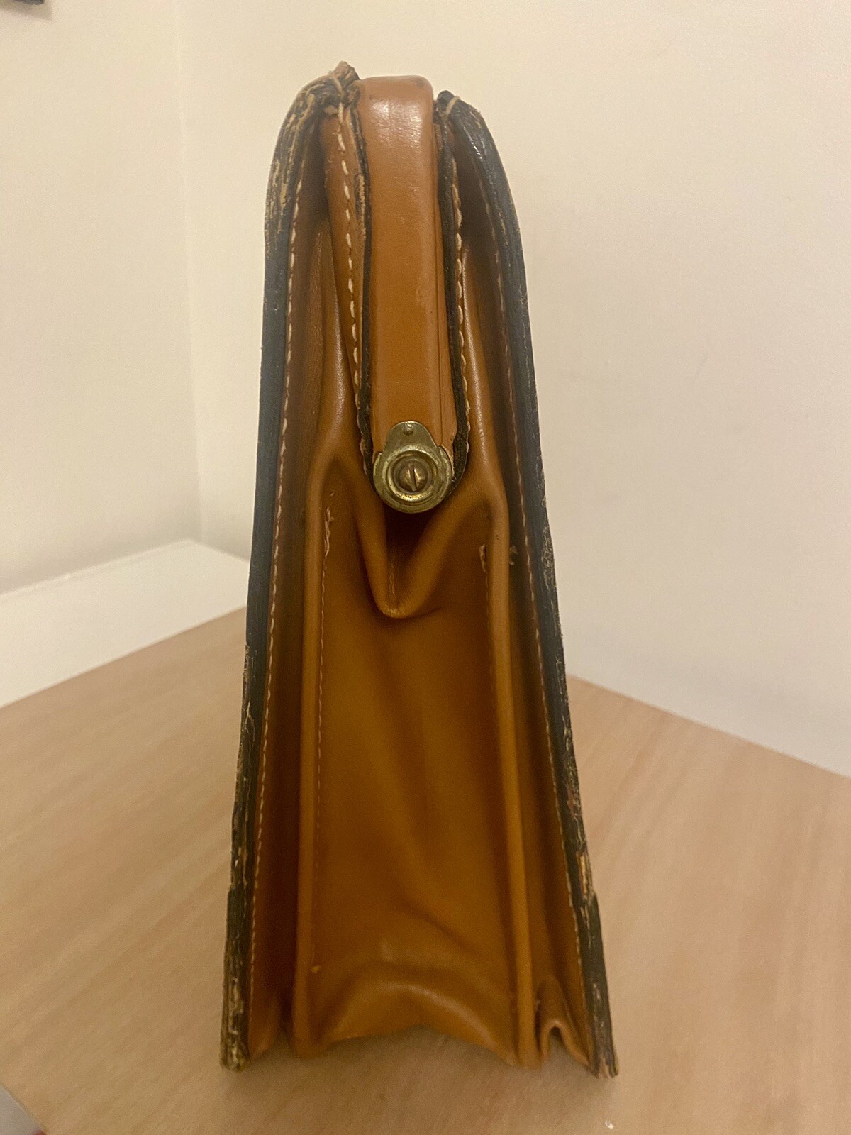 Vintage Lion Leather Products Genuine Top Grain Cowhide Leather Briefcase