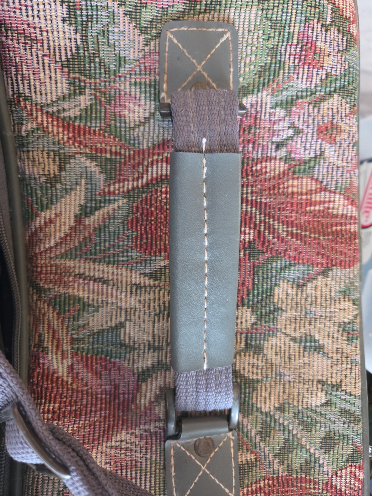 Near Mint Vintage 1980s Leisure Tapestry Train Case Makeup Travel Strap 14″, Vtg