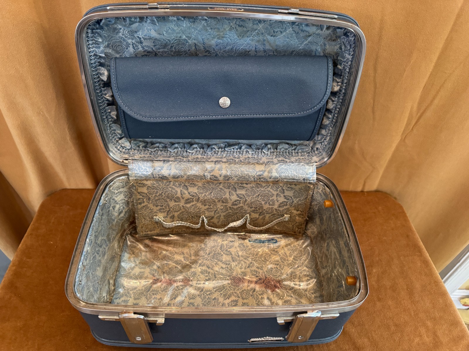 American Tourister Tiara train case #1000 in original box Blue vintage luggage