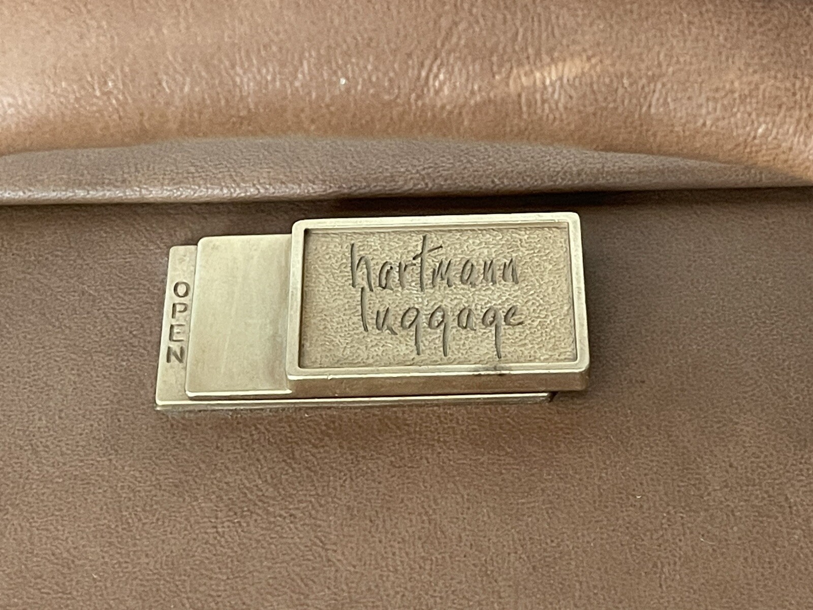 Vintage Hartmann Luggage 24″ Suitcase w Two Keys Paisley Interior NEAR MINT