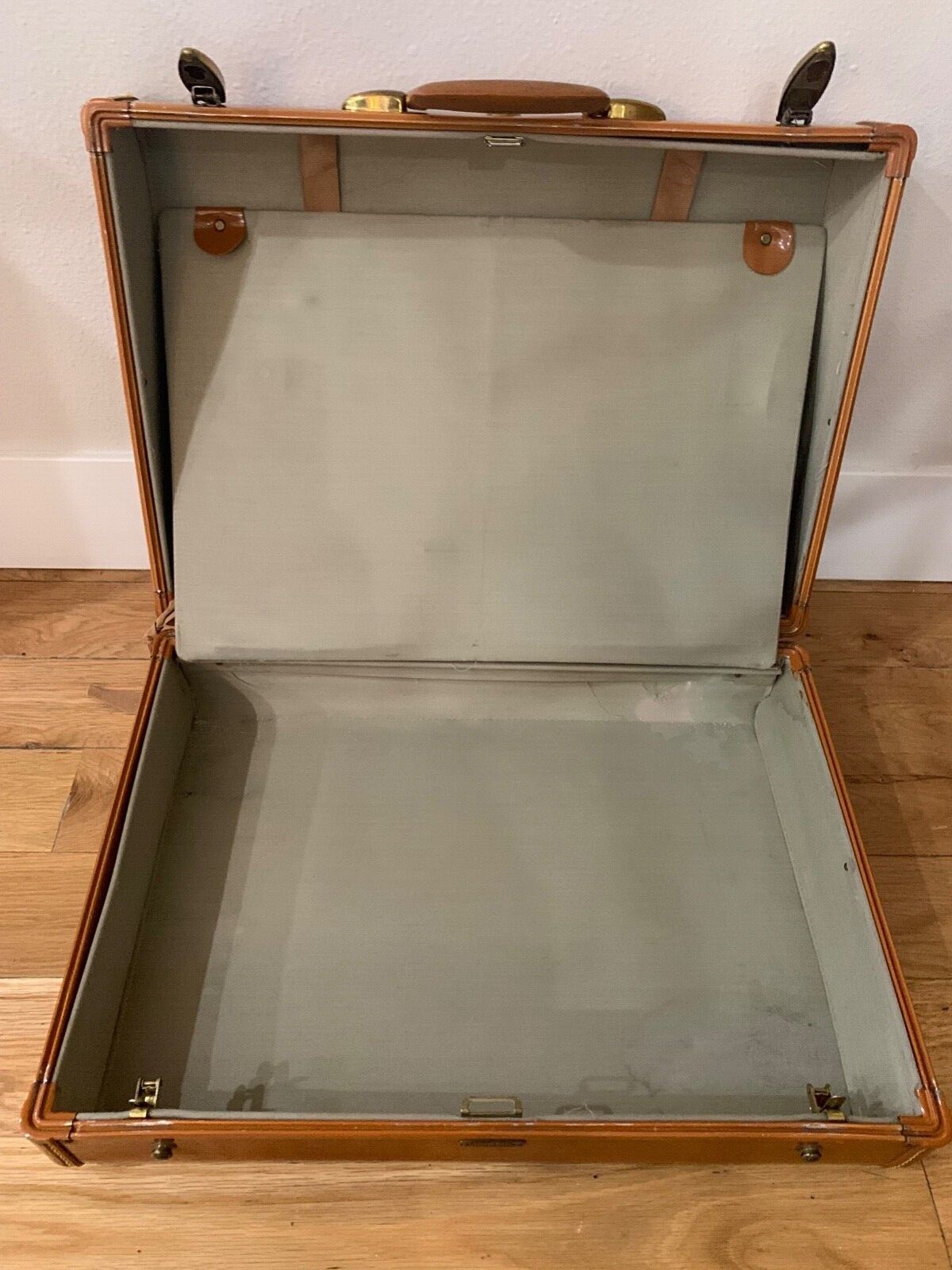 VINTAGE SUITCASE, Samsonite luggage, Travel Bag, Overnight bag, leather suitcase