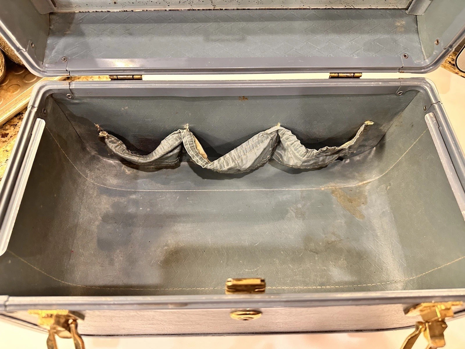 Vintage Taperlite Train Case Blue Carry-On Makeup Cosmetic Luggage No Key