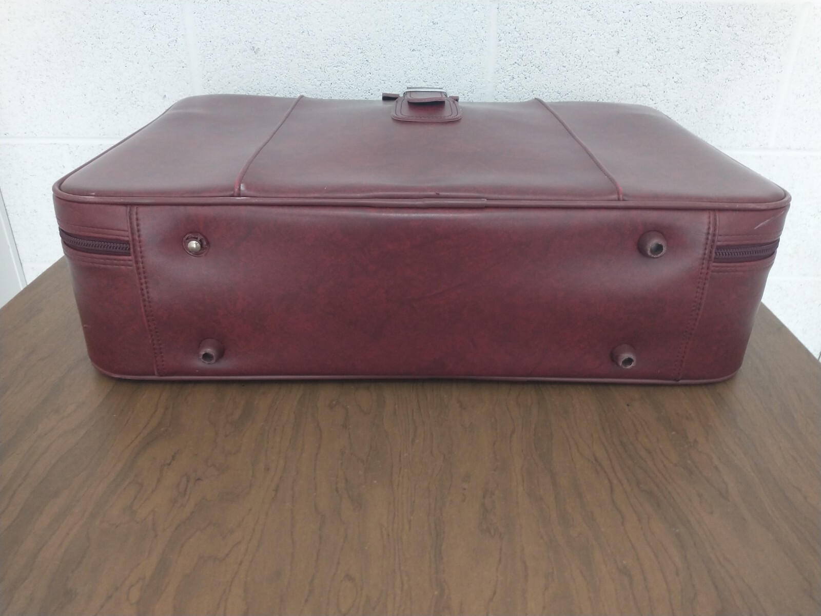 American Tourister Vintage Red Faux Leather 4 Piece Luggage Set 24×17 to Clutch