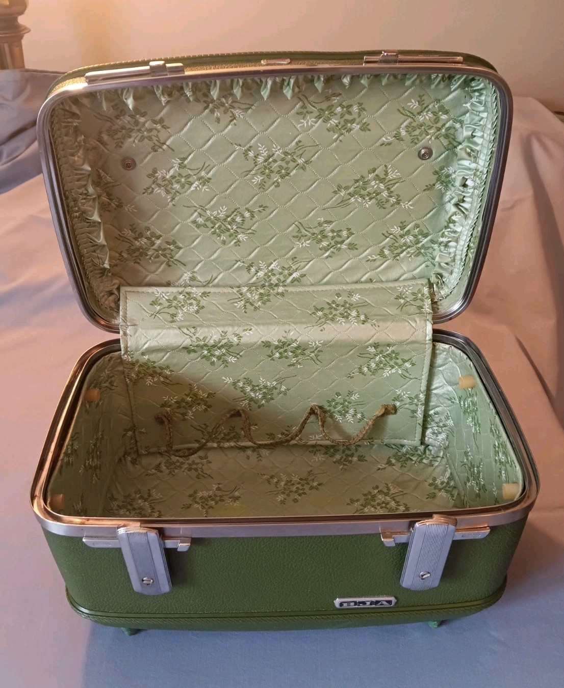 Vintage American Tourister Avocado Hard Shell Make Up/Toiletries Travel Case