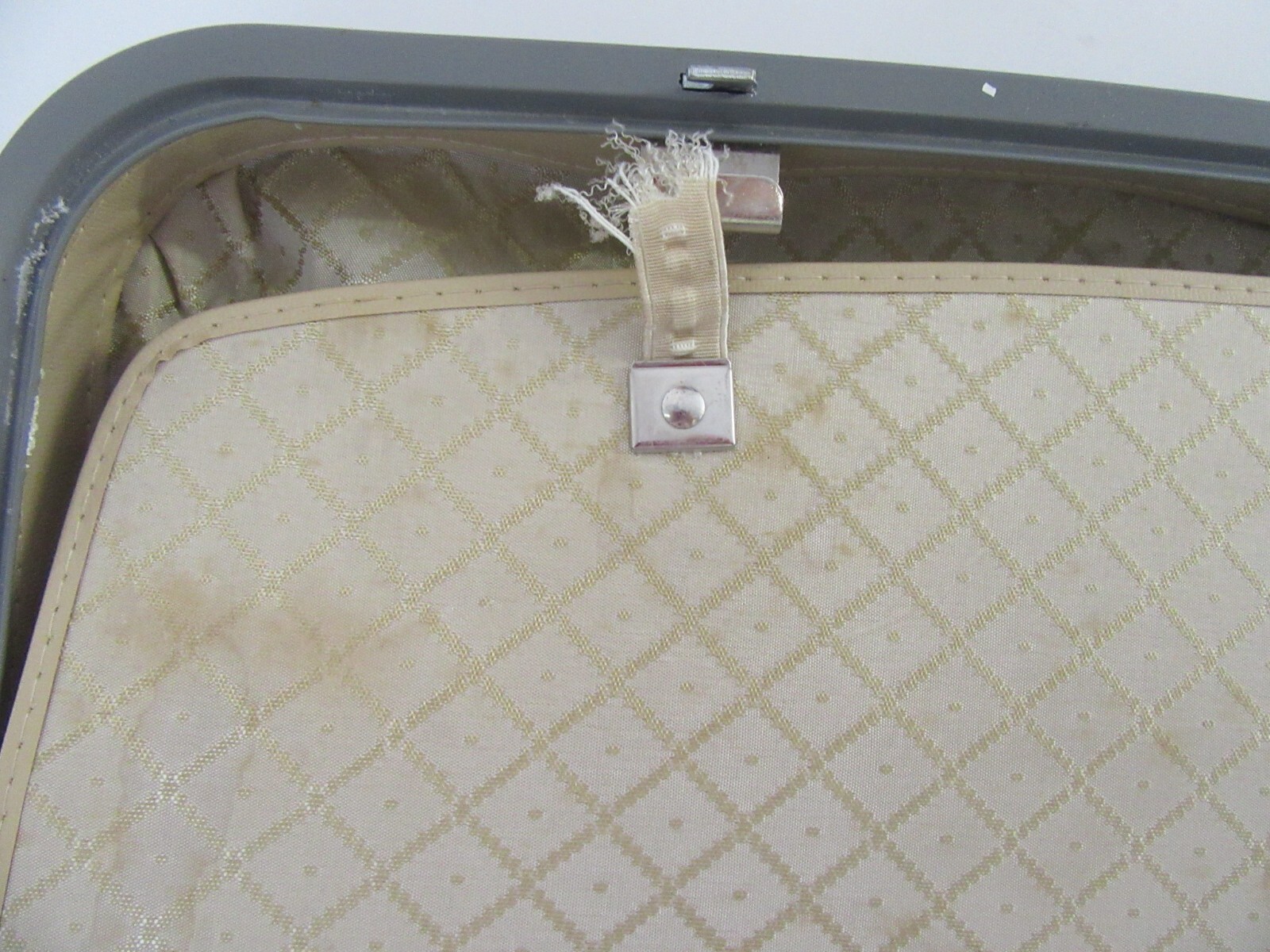 Vintage Samsonite Profile II Hardside 23″ x 17″ Suitcase with Key Gray