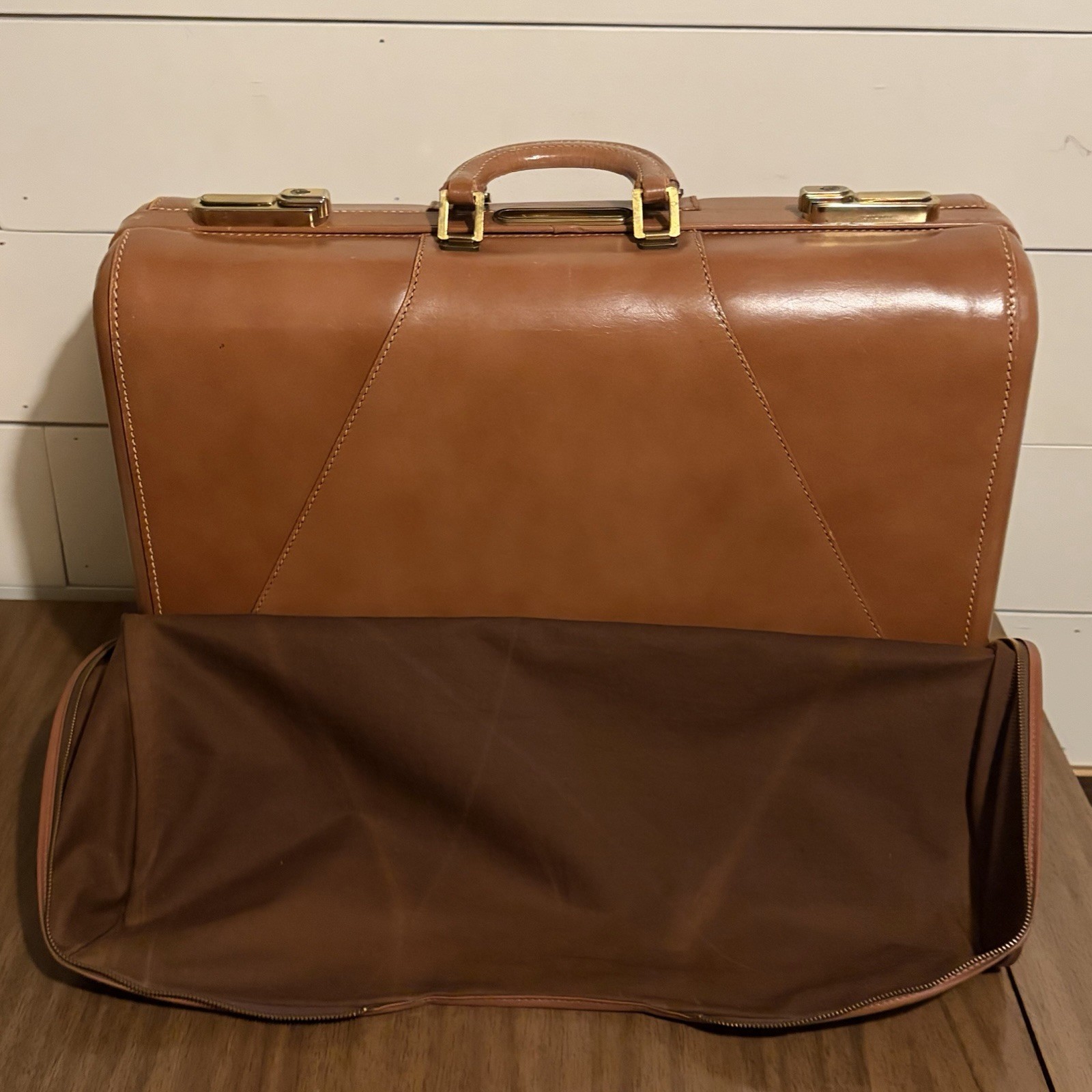 Leather Garment Bag Suit Carrier 22 Tan Brass Lock Travel Case Vintage